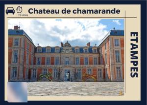 a picture of a building with the words chateau de chambord at L impérial 2 - Direct Gare- 35 mn Paris in Étampes