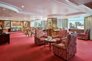Area tempat duduk di Lumire Hotel & Convention Centre