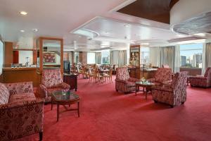 Area tempat duduk di Lumire Hotel & Convention Centre