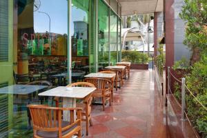 Restoran atau tempat makan lain di Lumire Hotel & Convention Centre