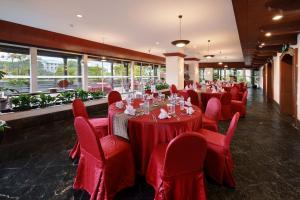 Restoran atau tempat makan lain di Lumire Hotel & Convention Centre