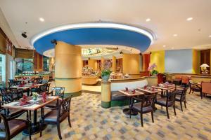 Restoran atau tempat makan lain di Lumire Hotel & Convention Centre