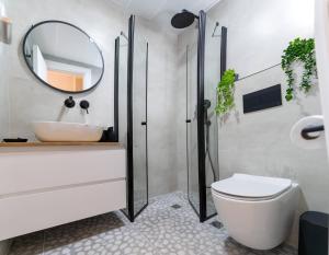 Koupelna v ubytování Almogim Suites Eilat Hotel