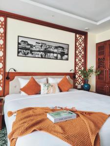 Un pat sau paturi într-o cameră la Mỹ Sơn Boutique Hotel & Spa