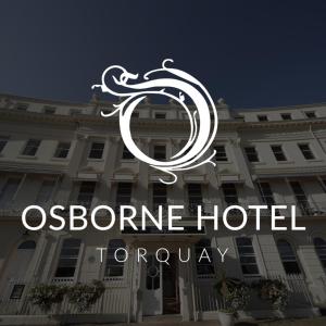 una señal de hotel frente a un edificio en The Osborne Hotel, en Torquay
