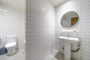 Un baño de DongBaek Hotel Okpo