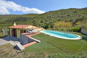 a house with a swimming pool in a yard at Villa Redinoce in Marciana