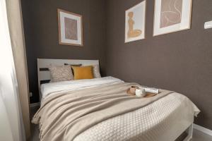 a bedroom with a bed with a teddy bear on it at HARBOR APARTMENTS - Damrota in Katowice