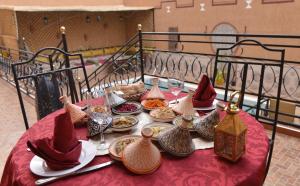 Nápoje v ubytování Riad Parfums de OUARZAZATE