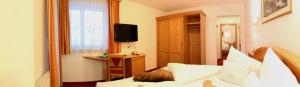 Katil atau katil-katil dalam bilik di Hotel Höllroah