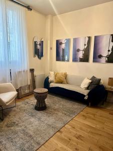 a living room with a couch and a table at Appartement Cosy Paris Montmartre in Paris