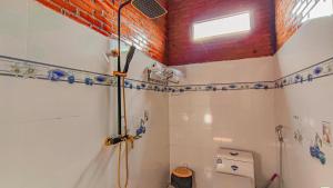 a bathroom with a shower and a toilet at homstay Hương Rừng in Tân Phú