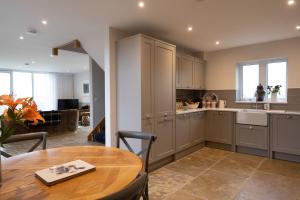 Kuchyň nebo kuchyňský kout v ubytování Robin Cottage + 14 fotografií