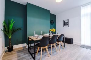 a dining room with a table and chairs at Stunning 3-bed home in Anfield by 53 Degrees Property, Ideal For Big Groups, FREE parking! in Liverpool
