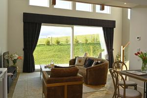 Χώρος καθιστικού στο Lapwing - Stylish one bedroom country steading