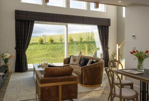 Χώρος καθιστικού στο Lapwing - Stylish one bedroom country steading