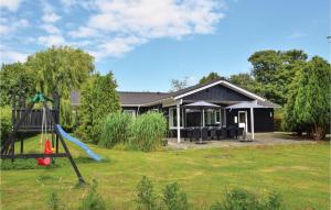 Herní místnost nebo prostor pro děti v ubytování Cozy Home In Humble With Sauna + 14 fotografií