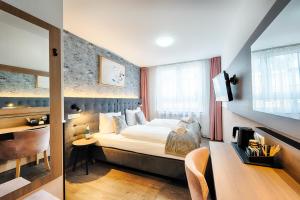 Postel nebo postele na pokoji v ubytování Home Hotel