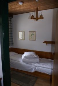 Postel nebo postele na pokoji v ubytování Haus Kärnten