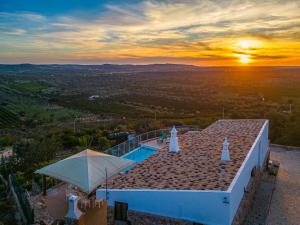Výhled na bazén z ubytování Villa Alte Springs by Algarve Vacation nebo okolí