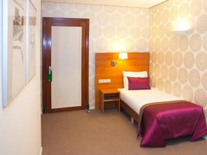 Postel nebo postele na pokoji v ubytování Hotel Kontakt der Kontinenten