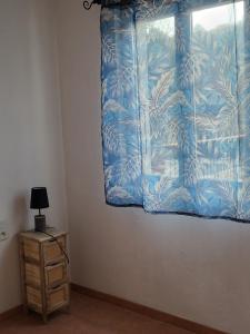 TV a/nebo společenská místnost v ubytování 1 Chambre piscine commune et 1 Gite piscine privée La Sauvasse