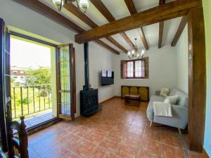 a living room with a couch and a fireplace at Casa Chuchi in Ampuero