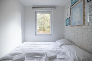 Un pat sau paturi într-o cameră la PROMO Evergreen apartments +17 fotografii