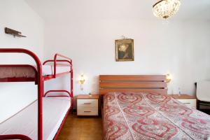 Divstāvu gulta vai divstāvu gultas numurā naktsmītnē casa di nonno Pietro