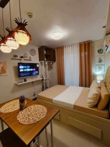 a small bedroom with a bed and a table at Seo staycation in Lapu Lapu City