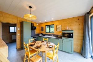 O bucătărie sau chicinetă la Cottage 3 chambres - Chaleureux chalet pour 6 +5 fotografii