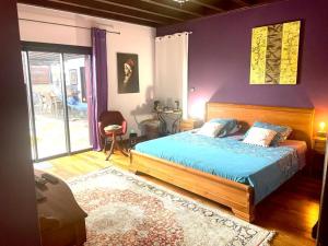 Postel nebo postele na pokoji v ubytování chambre "suite parentale" Villa Hermès