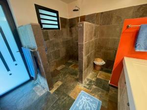 Koupelna v ubytování chambre "suite parentale" Villa Hermès