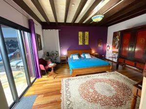 Postel nebo postele na pokoji v ubytování chambre "suite parentale" Villa Hermès