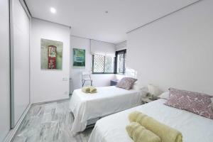 Posteľ alebo postele v izbe v ubytovaní 1104 First Line Beach Apartment golden Beach pool + 28 fotografií