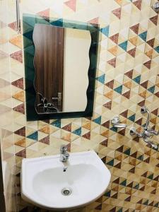 a bathroom with a sink and a mirror at Raj Homestay Kashi in Varanasi