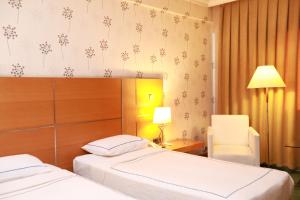 A bed or beds in a room at Anemon Grand Manisa Otel