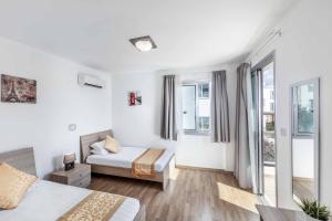 Postel nebo postele na pokoji v ubytování Villa Ana Coral + 26 fotografií