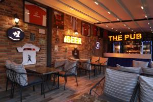The lounge or bar area at Anemon Grand Manisa Otel