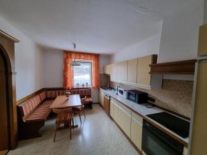 Kuchyň nebo kuchyňský kout v ubytování Zettler Apartment