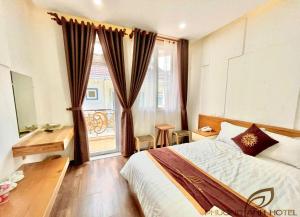 Postel nebo postele na pokoji v ubytování Phuong Anh Hotel