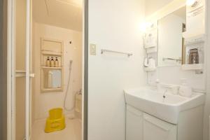 a white bathroom with a sink and a toilet at It’ ta de MORRIS/RETRO in Osaka