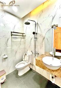Koupelna v ubytování Phuong Anh Hotel