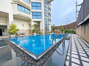 a swimming pool in the middle of a building at Lanna Palace 2004 in Chiang Mai