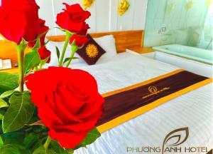 Postel nebo postele na pokoji v ubytování Phuong Anh Hotel