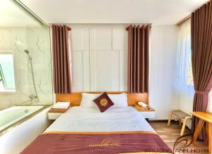 Postel nebo postele na pokoji v ubytování Phuong Anh Hotel