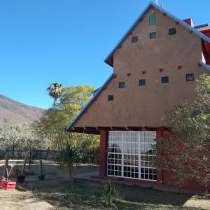 a barn with a large window in a yard at Casa de campo en Oaxaca in San Pablo Etla