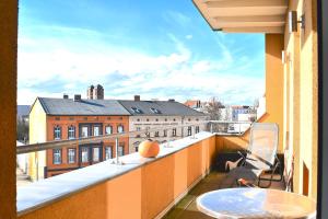 En balkong eller terrasse på City-Dach-Apartment mit Loggia - Balkon - Kamin