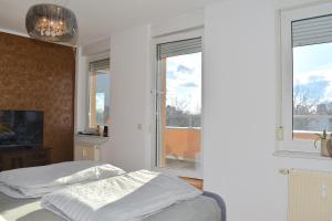 En eller flere senger på et rom på City-Dach-Apartment mit Loggia - Balkon - Kamin