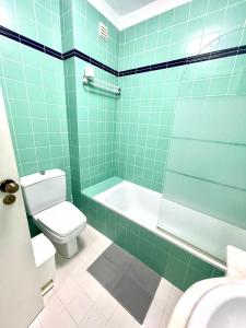 a bathroom with a toilet and a tub and a sink at Flat Luxuoso Praia da Oura in Albufeira +12 photos